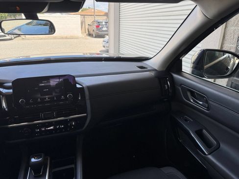 Used 2025 Nissan Pathfinder SV AWD/4WD image 33