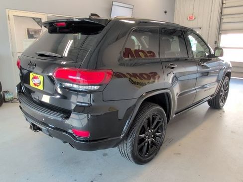 Used 2021 Jeep Grand Cherokee Laredo X AWD/4WD image 5