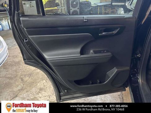 Certified 2025 Toyota Highlander XLE image 11