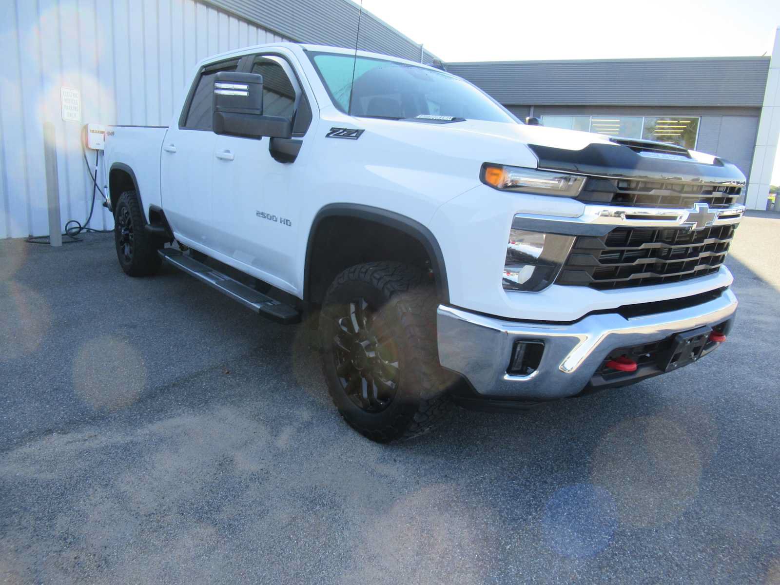 Used 2025 Chevrolet Silverado 2500 LT AWD/4WD image 3
