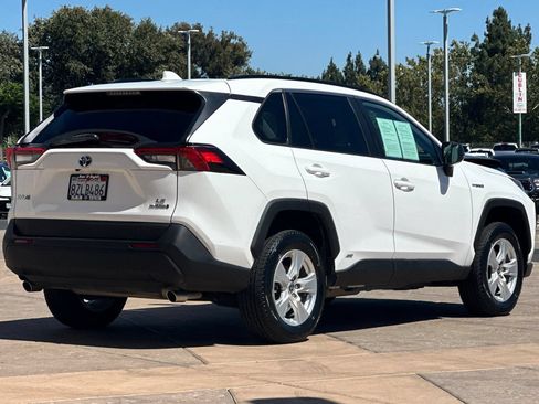 Certified 2021 Toyota RAV4 LE AWD/4WD image 4