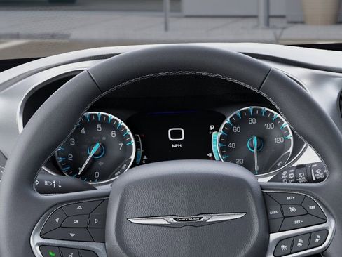 New 2026 Chrysler Pacifica Limited w/ Uconnect Theater Family Group FWD image 18