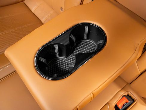 Used 2019 Bentley Bentayga image 26