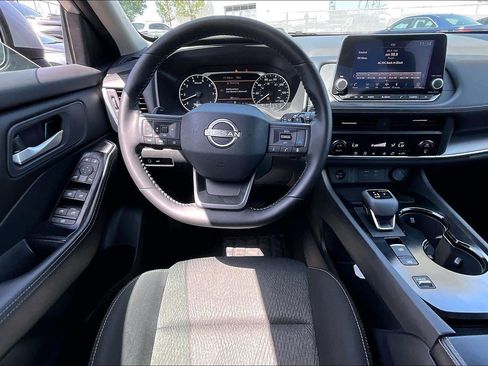 Used 2025 Nissan Rogue SV FWD image 5