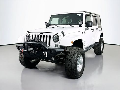 Used 2015 Jeep Wrangler Unlimited Sahara w/ Connectivity Group AWD/4WD image 4