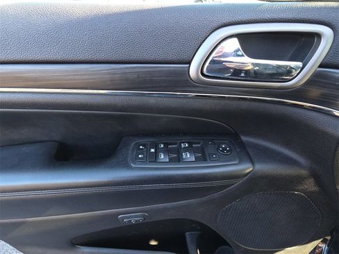 Used 2019 Jeep Grand Cherokee Limited X image 13