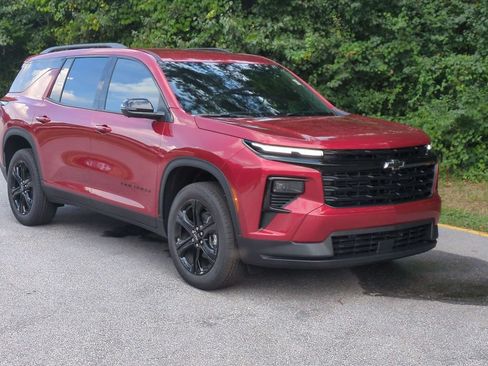 New 2027 Chevrolet Traverse LT w/ Midnight/Sport Edition FWD image 2