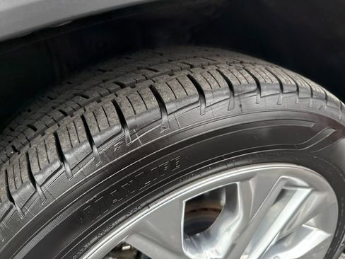 Used 2021 Toyota Highlander Limited image 25