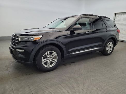 Used 2021 Ford Explorer XLT w/ Equipment Group 202A RWD image 2