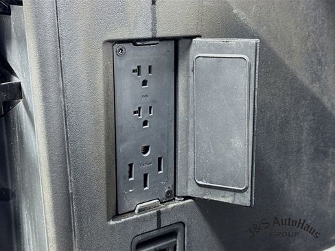 Used 2024 Tesla Cybertruck AWD Crew Cab image 44