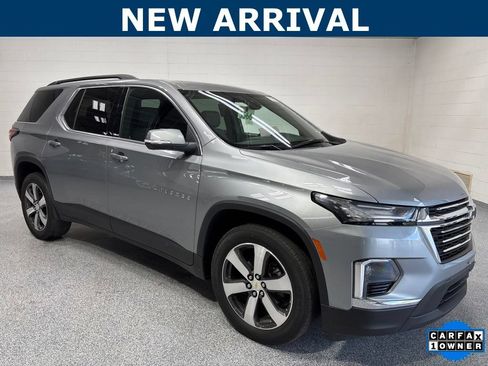 Used 2023 Chevrolet Traverse LT w/ LT Premium Package AWD/4WD image 1