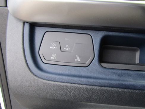 New 2025 Volkswagen ID. Buzz Pro S image 25