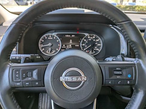 Used 2025 Nissan Pathfinder SV FWD image 31