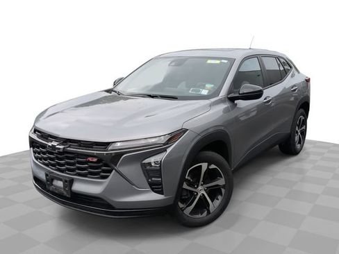 Used 2024 Chevrolet Trax RS w/ Sunroof Package FWD image 1