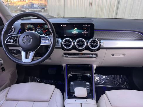Used 2022 Mercedes-Benz GLB 250 w/ Premium Package Lite image 16