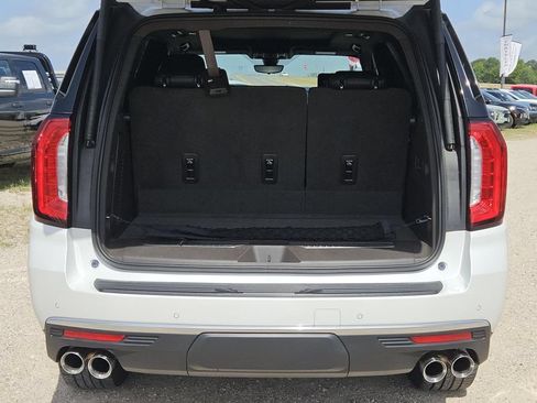 Used 2021 GMC Yukon Denali w/ Denali Premium Package AWD/4WD image 10