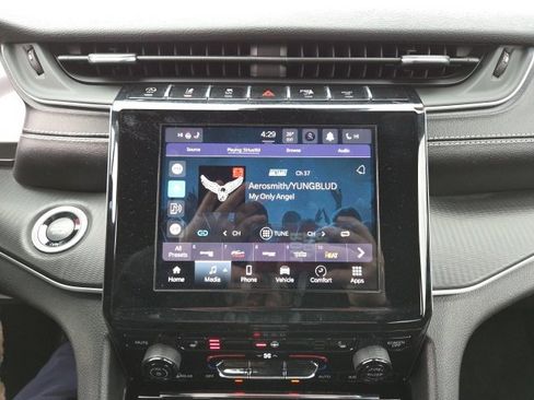 Used 2023 Jeep Grand Cherokee Altitude image 13