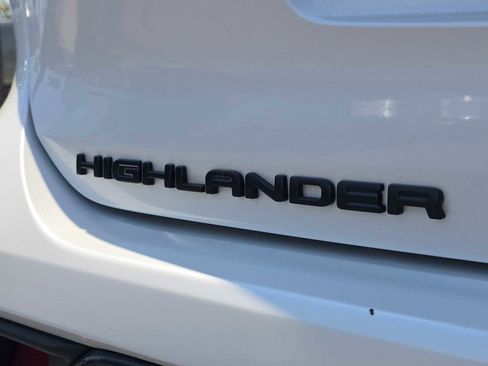 Used 2022 Toyota Highlander Limited FWD image 16