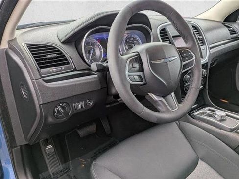 Used 2023 Chrysler 300 Touring w/ Sport Appearance Package image 10