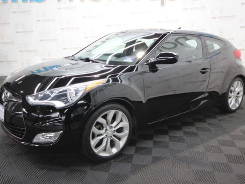 Used 2015 Hyundai Veloster w/ Option Group 02 FWD image 2