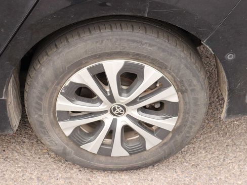 Used 2021 Toyota Prius LE AWD/4WD image 9
