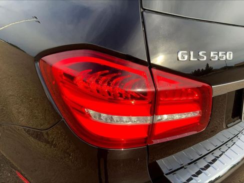 Used 2017 Mercedes-Benz GLS 550 4MATIC image 28