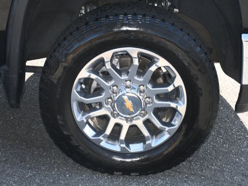 Used 2025 Chevrolet Silverado 2500 LTZ image 22