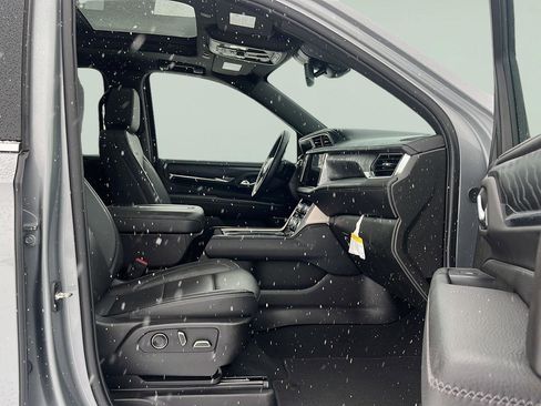 Used 2024 GMC Yukon XL Denali image 35