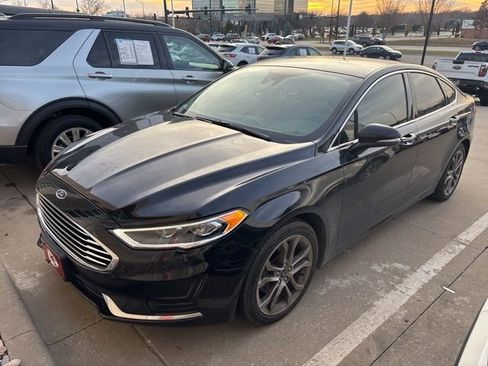 Used 2019 Ford Fusion SEL image 2
