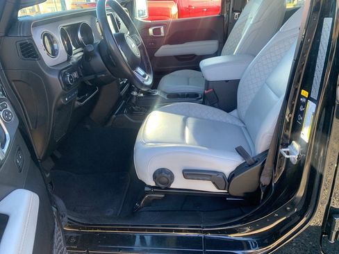 Used 2022 Jeep Wrangler Unlimited Sahara image 11