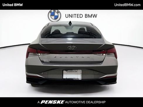 Used 2022 Hyundai Elantra SEL w/ Convenience Package FWD image 6