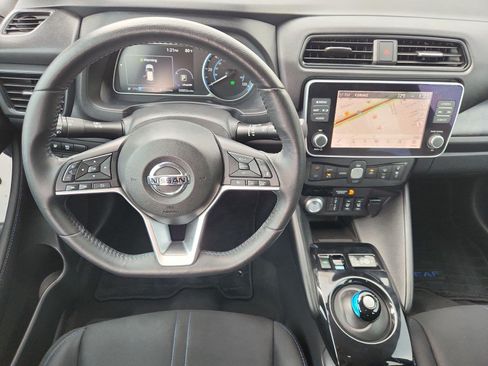 Used 2022 Nissan Leaf SV FWD image 11