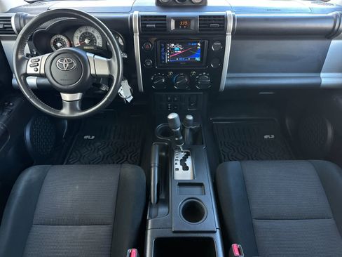 Used 2007 Toyota FJ Cruiser 4WD w/ Upgrade Pkg 1 image 3