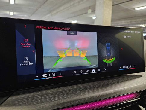 Used 2025 BMW 330i xDrive Sedan w/ M Sport Package image 16