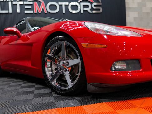 Used 2007 Chevrolet Corvette Coupe w/ Preferred Equipment Group RWD image 17
