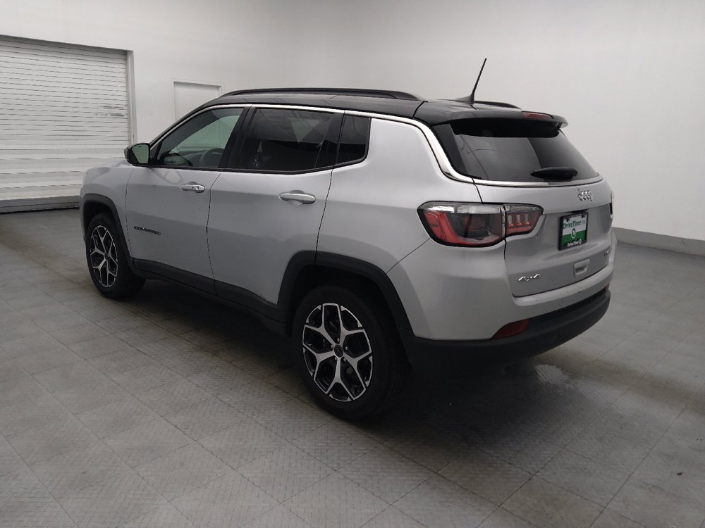 Used 2025 Jeep Compass Limited AWD/4WD image 3