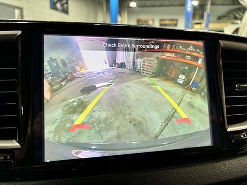 Used 2023 Chrysler Pacifica Touring-L FWD image 13