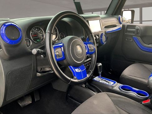 Used 2018 Jeep Wrangler Unlimited Sahara image 14