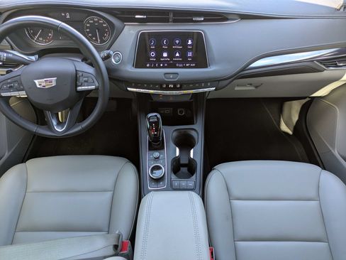 Certified 2023 Cadillac XT4 Luxury FWD image 11