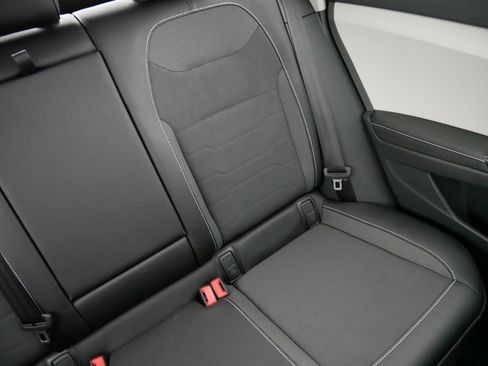 Used 2025 Volkswagen Taos SE image 14