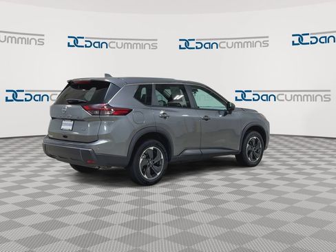 Used 2024 Nissan Rogue SV FWD image 8