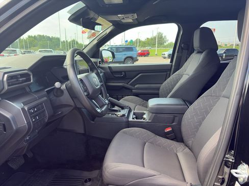 Certified 2025 Toyota Tacoma SR5 AWD/4WD image 10