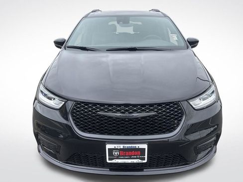 New 2026 Chrysler Pacifica Limited AWD/4WD image 8