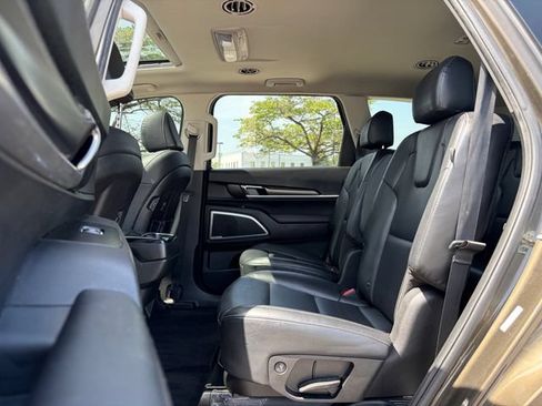 Certified 2023 Kia Telluride S w/ S Sunroof Package AWD/4WD image 9