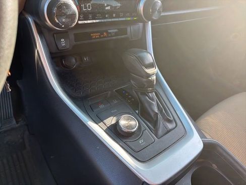 Used 2019 Toyota RAV4 LE w/ Carpet Mat Package AWD/4WD image 7