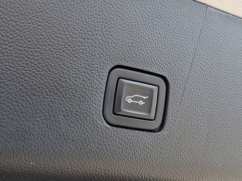Used 2023 Chevrolet Traverse LT AWD/4WD image 29