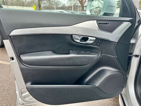 Used 2018 Volvo XC90 T6 Momentum w/ Convenience Package image 12