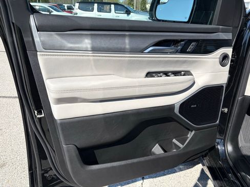 New 2026 Jeep Grand Wagoneer Limited AWD/4WD image 8