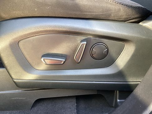 Used 2022 Ford Explorer XLT image 12