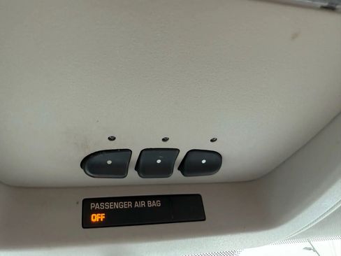 Used 2011 Chevrolet Avalanche LTZ image 61